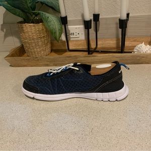 Men’s Speedo hybrid watercross water shoes.